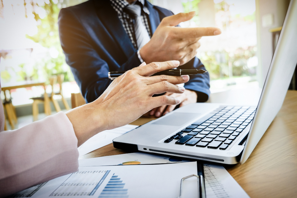 Akses Informasi dan Transparansi Keuangan yang Sering Tidak Diperhatikan Investor