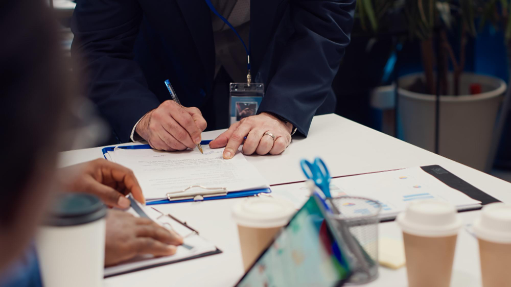 Cara Menghindari Denda Administratif Pemerintah akibat Kelalaian Laporan Tahunan